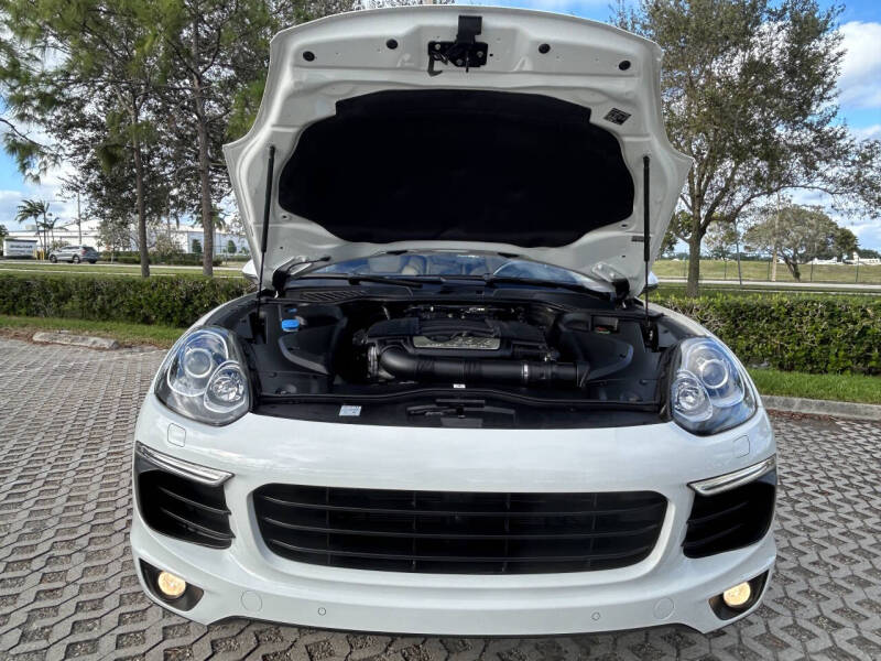 2017 Porsche Cayenne Platinum Edition