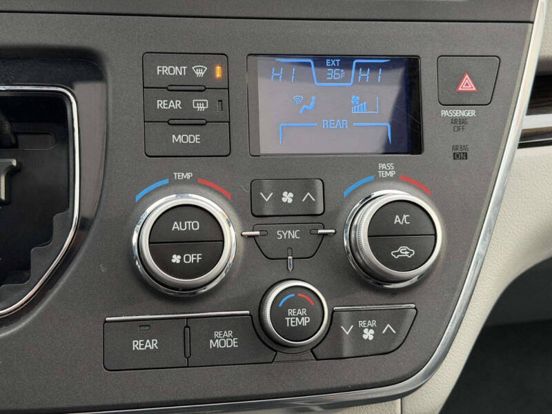 2018 Toyota Sienna XLE 8-Passenger