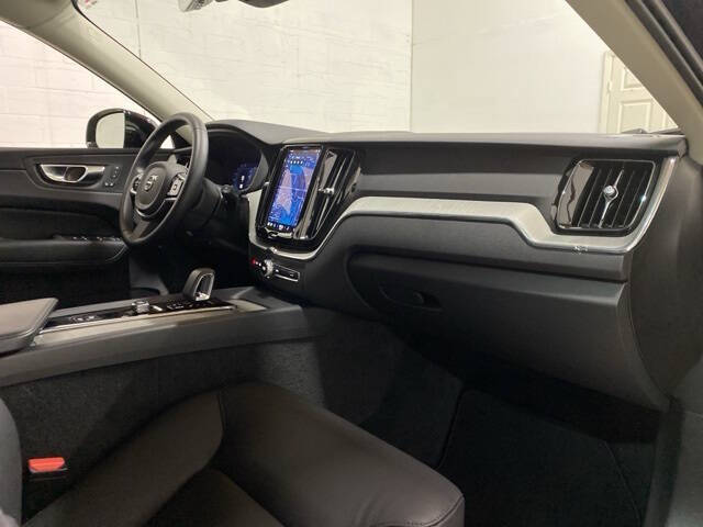 2025 Volvo XC60 B5 Plus Dark Theme