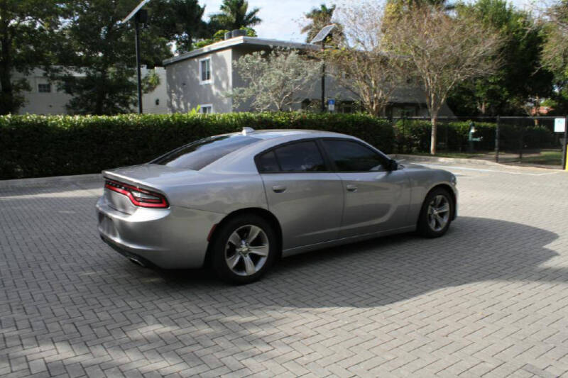 2017 Dodge Charger SXT