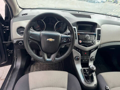 2013 Chevrolet Cruze LS Manual