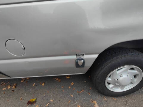 2003 Ford E-Series E-250 SD