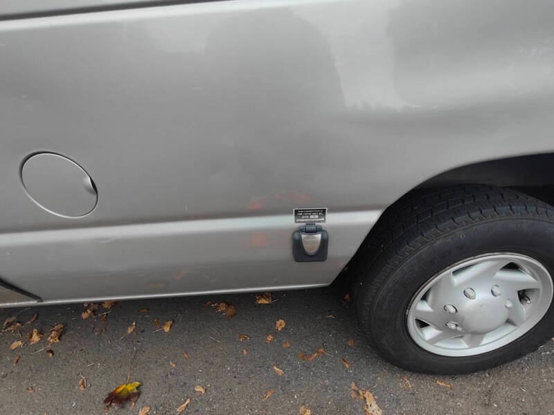 2003 Ford E-Series E-250 SD