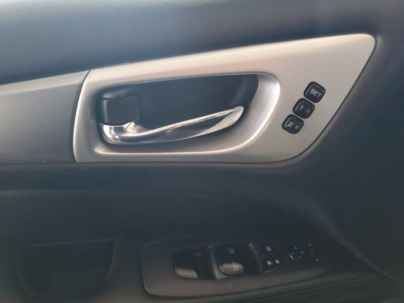 2020 Nissan Pathfinder SL