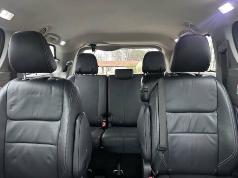 2015 Toyota Sienna SE 8-Passenger