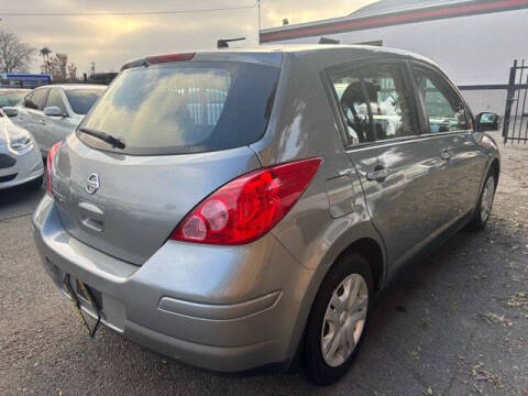 2011 Nissan Versa 1.8 S