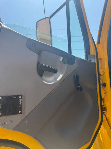 2020 Freightliner M2 106