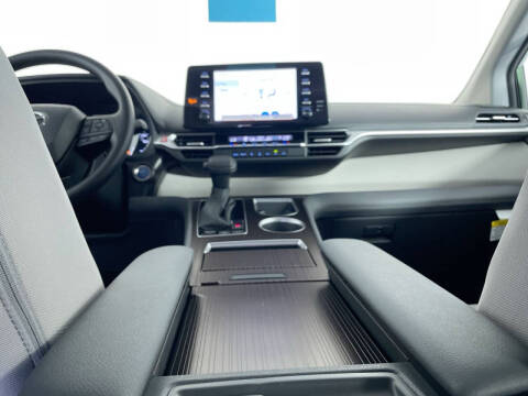2024 Toyota Sienna LE 8-Passenger