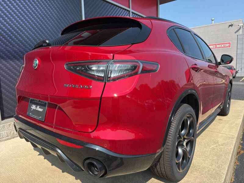 2025 Alfa Romeo Stelvio Intensa