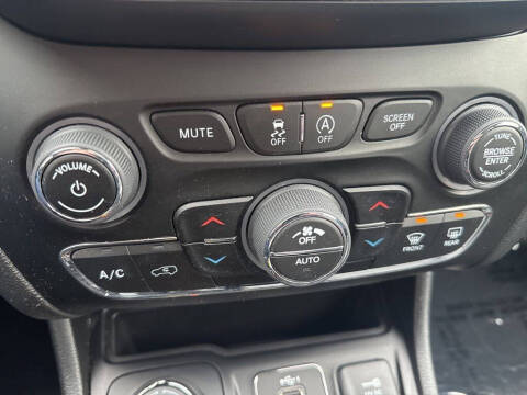 2023 Jeep Cherokee Altitude Lux