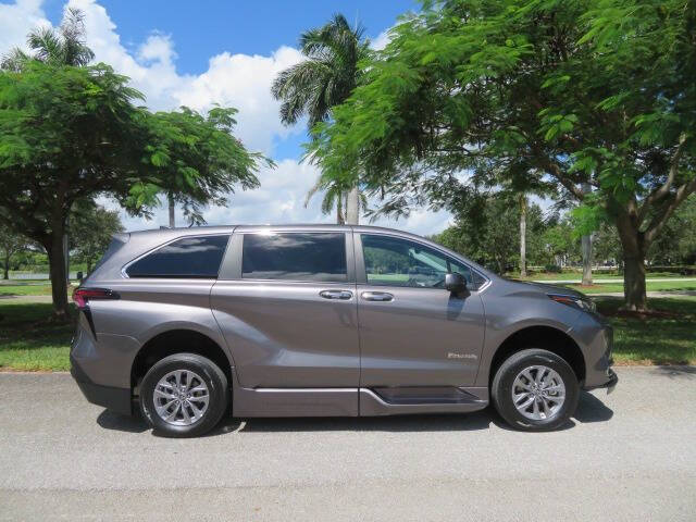2024 Toyota Sienna XLE 7-Passenger