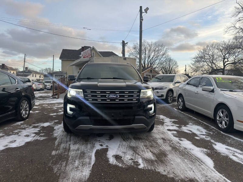 2016 Ford Explorer XLT's photo
