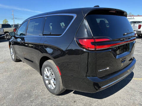 2027 Chrysler Pacifica Select