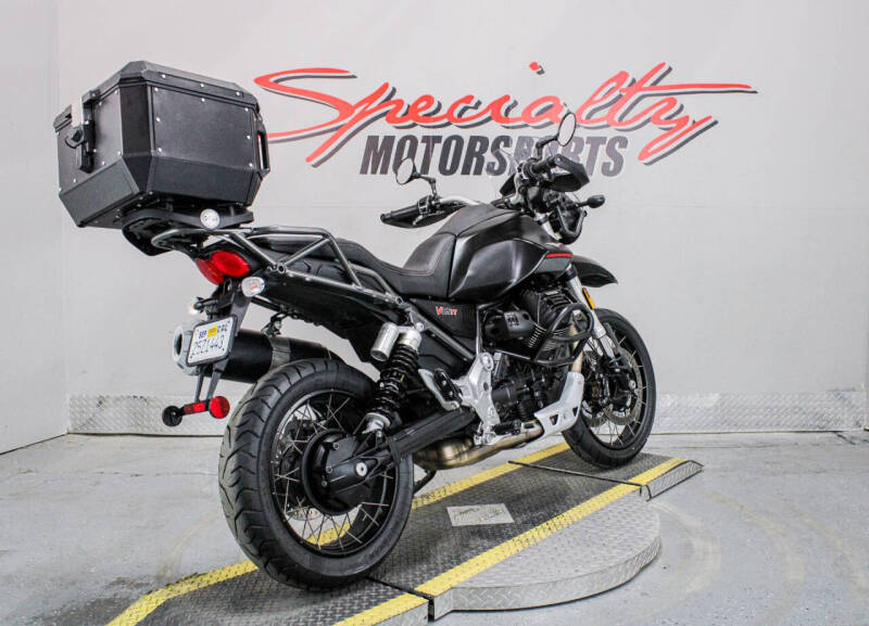 2022 Moto Guzzi V85TT