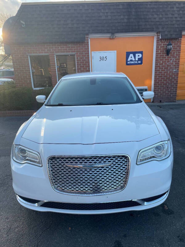 2015 Chrysler 300 Limited photo 3