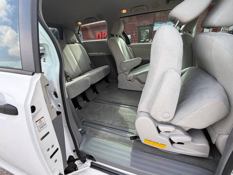 2011 Toyota Sienna Base 7-Passenger