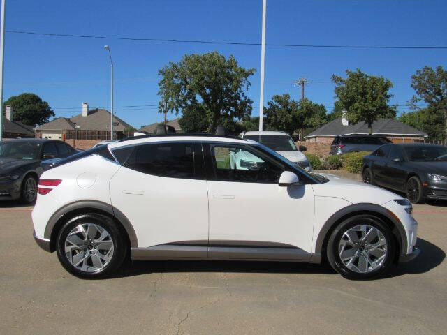 2024 Genesis GV60 Standard