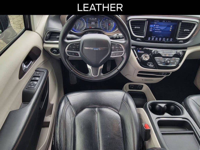 2017 Chrysler Pacifica Touring-L