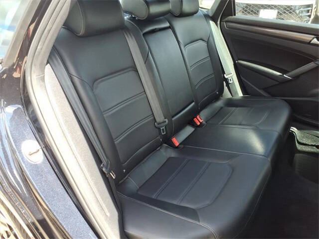 2022 Volkswagen Passat R-Line