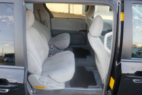 2013 Toyota Sienna LE 8-Passenger