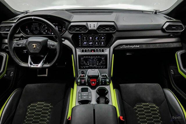 2022 Lamborghini Urus