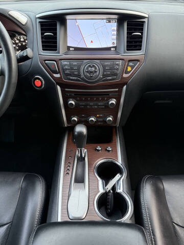 2017 Nissan Pathfinder Platinum