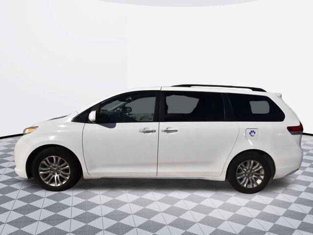 2014 Toyota Sienna XLE 8-Passenger