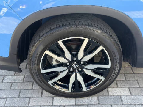 2021 Honda Pilot Touring w/Rear Captain's Chairs