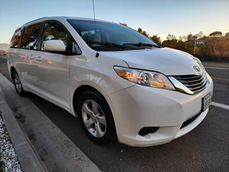 2013 Toyota Sienna LE 8-Passenger