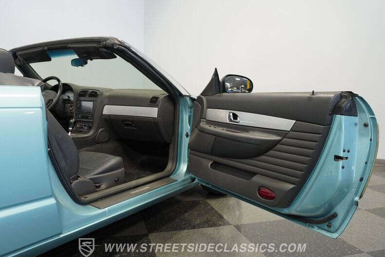 2002 Ford Thunderbird Deluxe