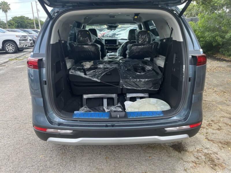 2024 Kia Carnival EX