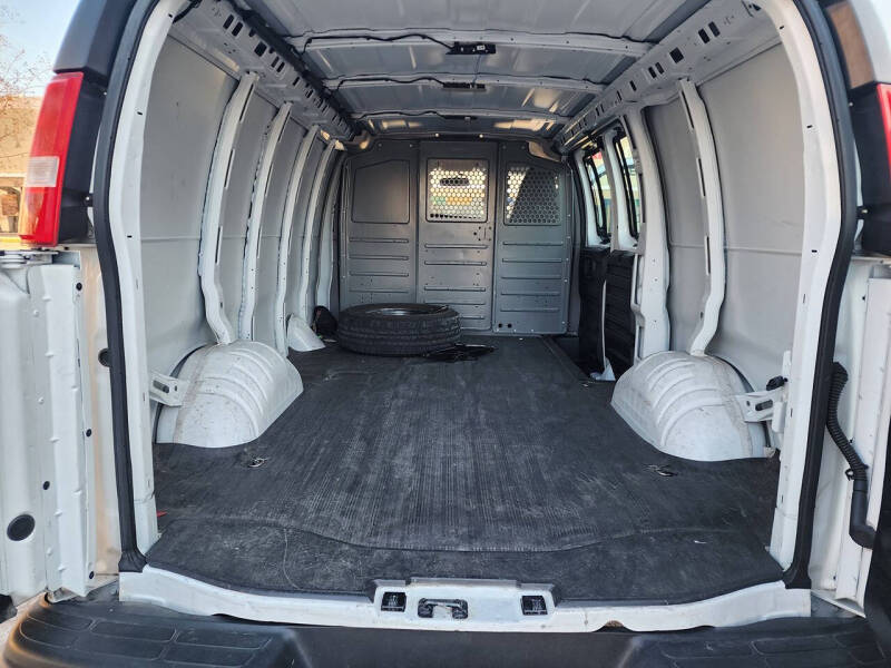 2022 Chevrolet Express 2500