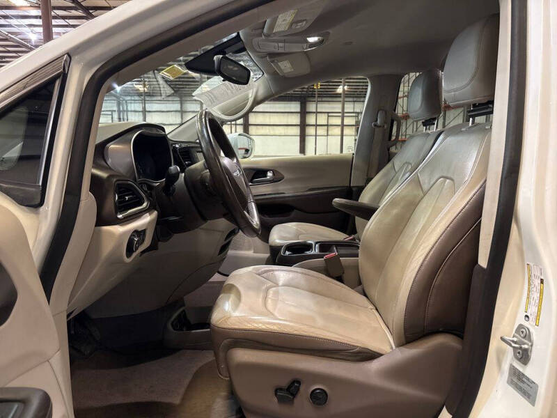2017 Chrysler Pacifica Touring-L