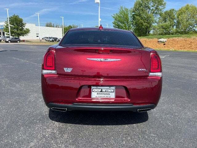2020 Chrysler 300 12