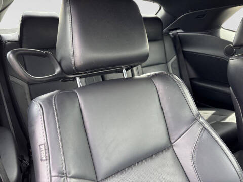 2015 Dodge Challenger R/T Plus
