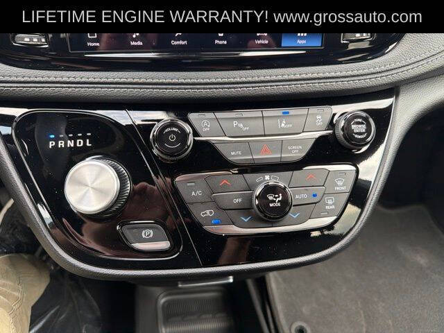 2027 Chrysler Pacifica Select