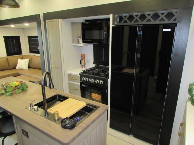 2025 Forest River 38 VERANDA