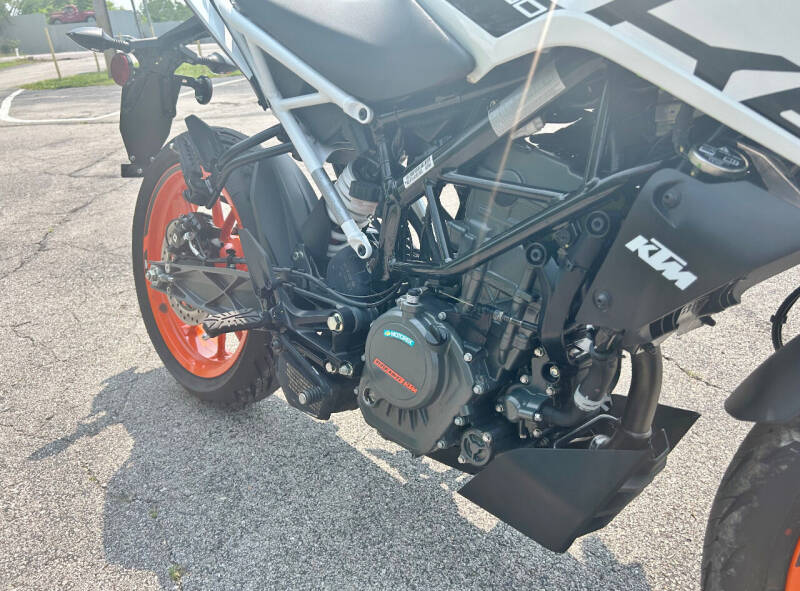 2022 KTM DUKE 200