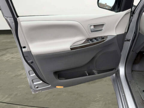 2018 Toyota Sienna XLE 8-Passenger