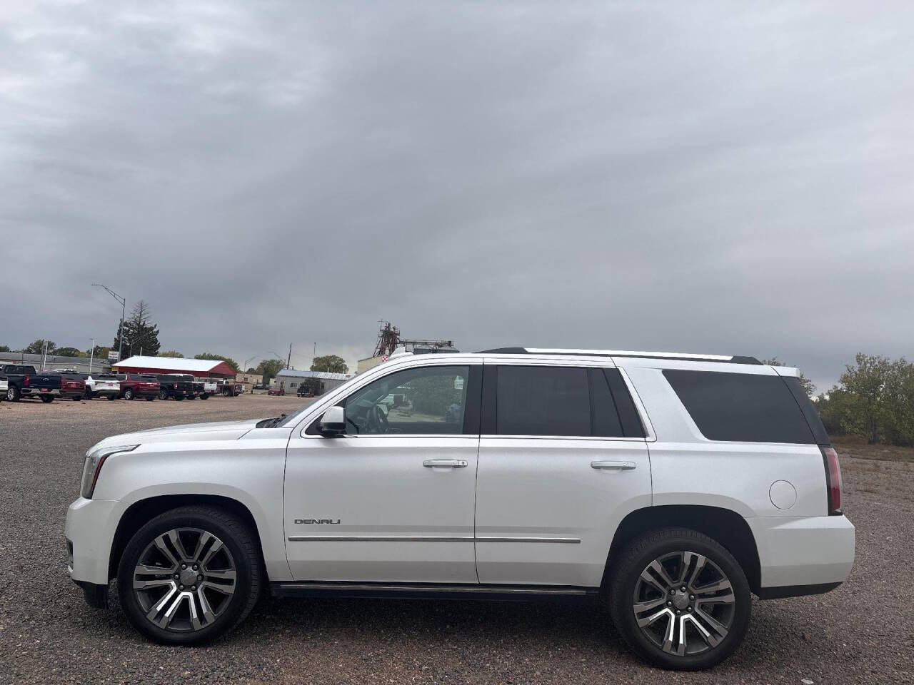 Off white 2020 GMC Yukon Denali 4x4 Denali 4dr SUV 2