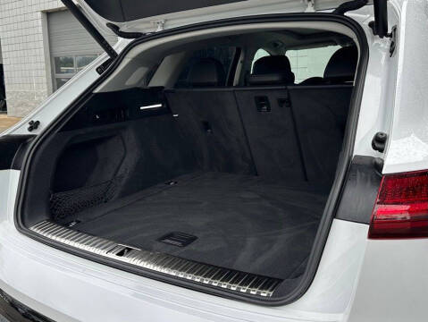 2024 Audi Q8 e-tron quattro Premium Plus