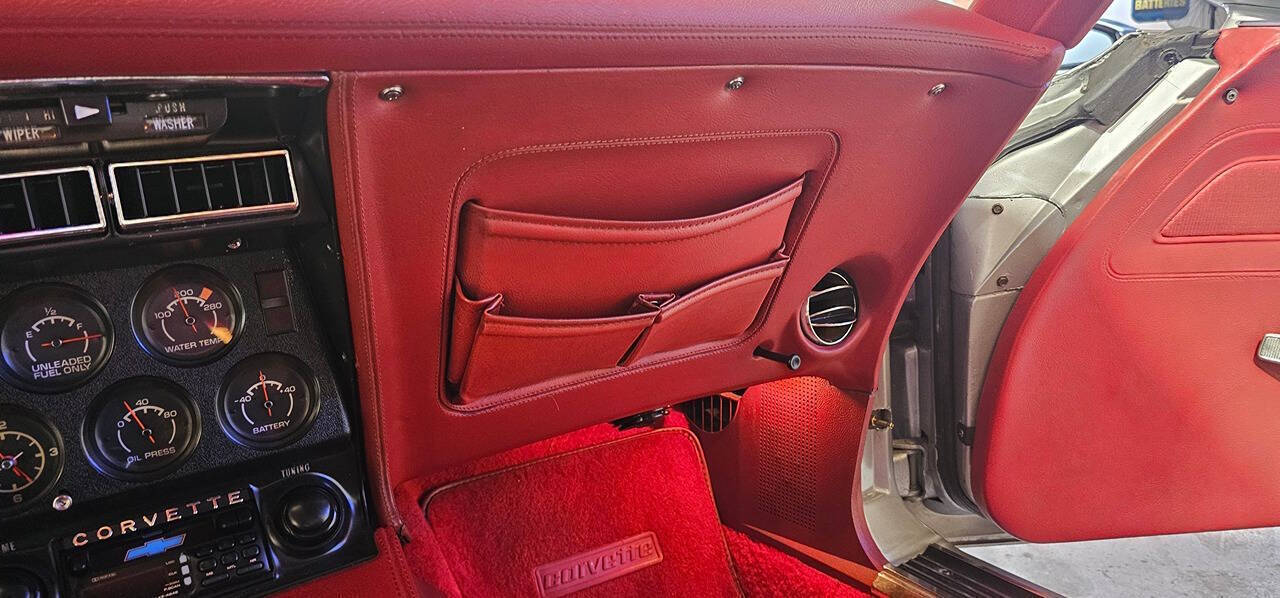 1976 Chevrolet Corvette Stingray 53