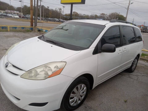 2006 Toyota Sienna for sale at Friendship Auto Sales in Broken Arrow OK
