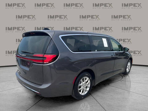 2023 Chrysler Pacifica Touring L
