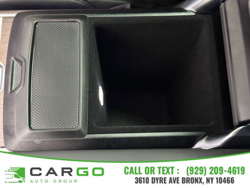 2025 Land Rover Range Rover P400 SE LWB