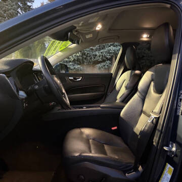 2019 Volvo XC60 T5 Momentum