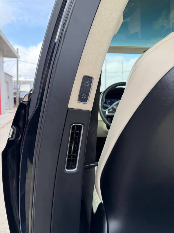 2019 Tesla Model X Standard Range