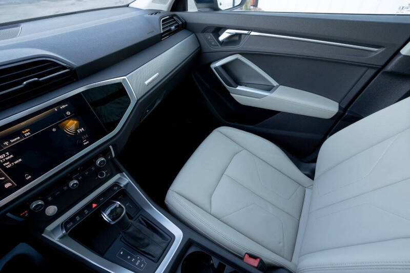 2020 Audi Q3 quattro Premium 45 TFSI