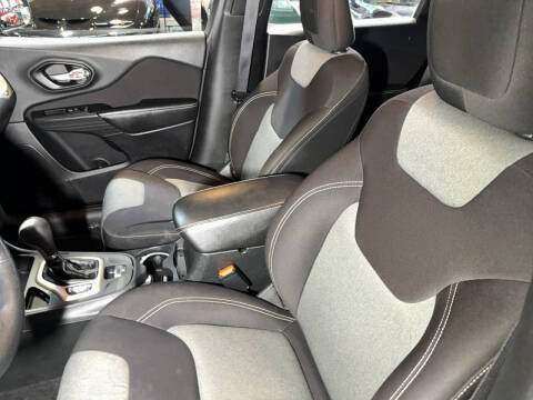 2015 Jeep Cherokee Sport