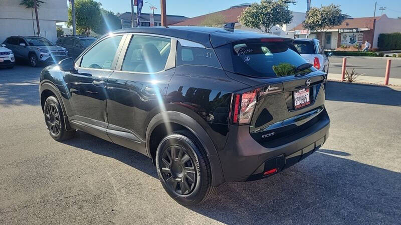 2025 Nissan Kicks S